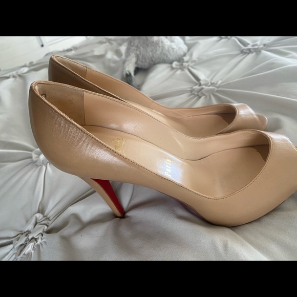 BRAND NEW NEVER WORN Tan  Peep Toe 100% Authentic Christian Louboutin - Picture 2 of 3